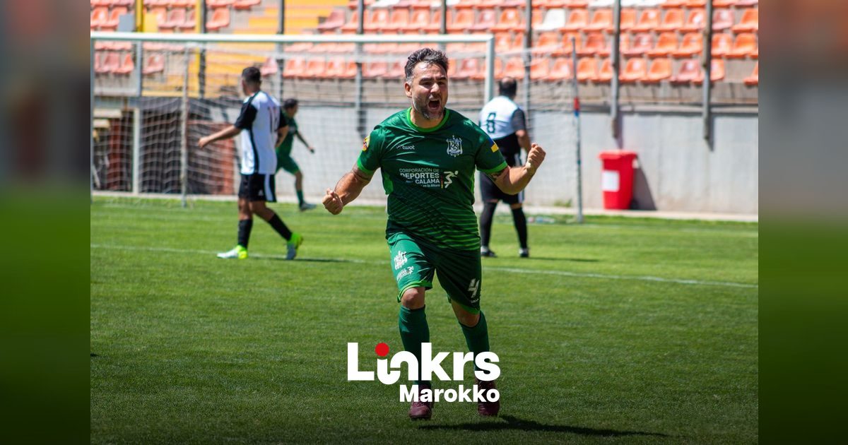 Marokkaanse voetballer viert een doelpunt in het stadion