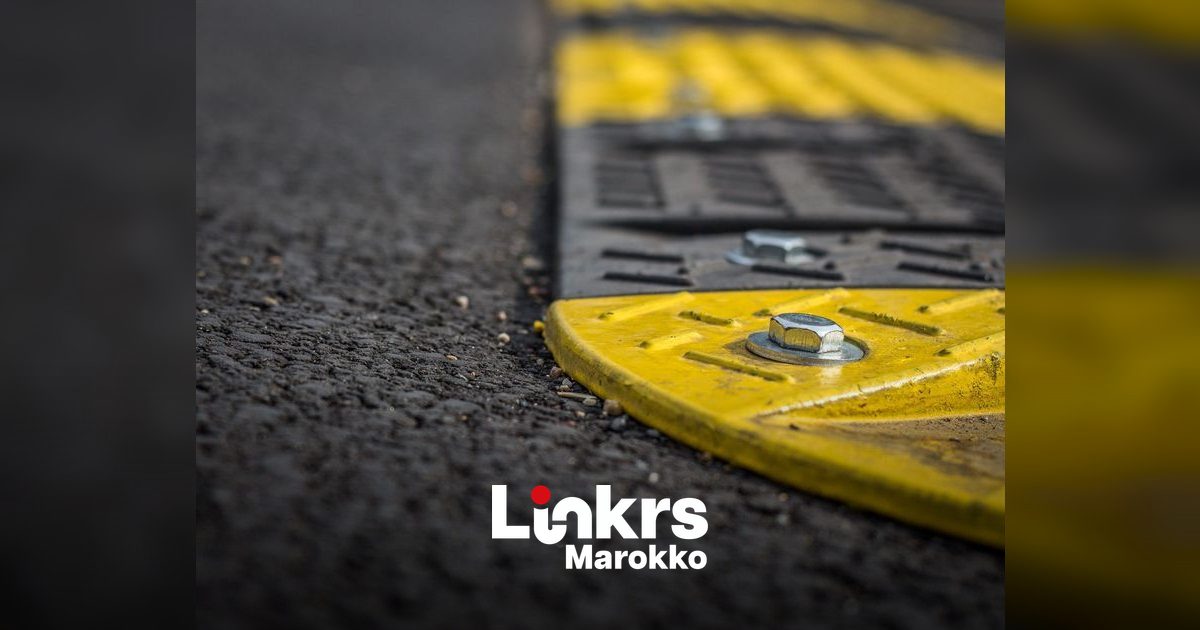Auto van premier Akhannouch botst op verkeersdrempel bij Agadir, drempels meteen weggehaald