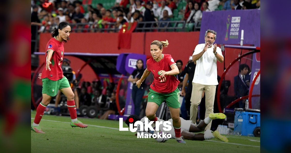 Marokkaanse voetbalvrouwen in actie tijdens een wedstrijd