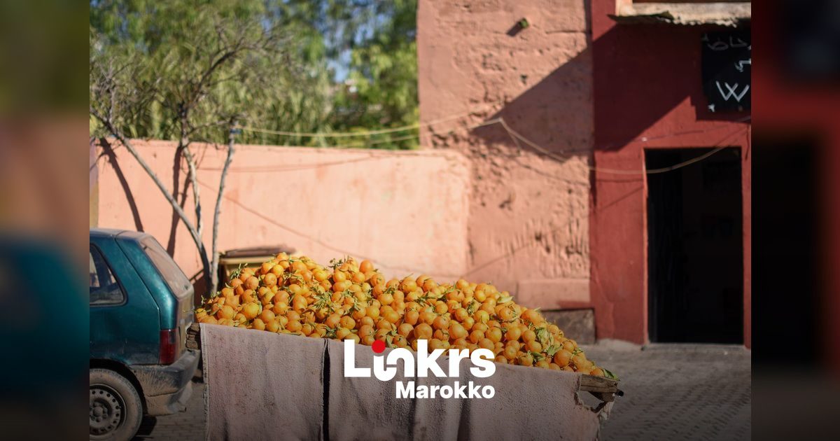 Marktkraam met groenten en fruit in Marokko