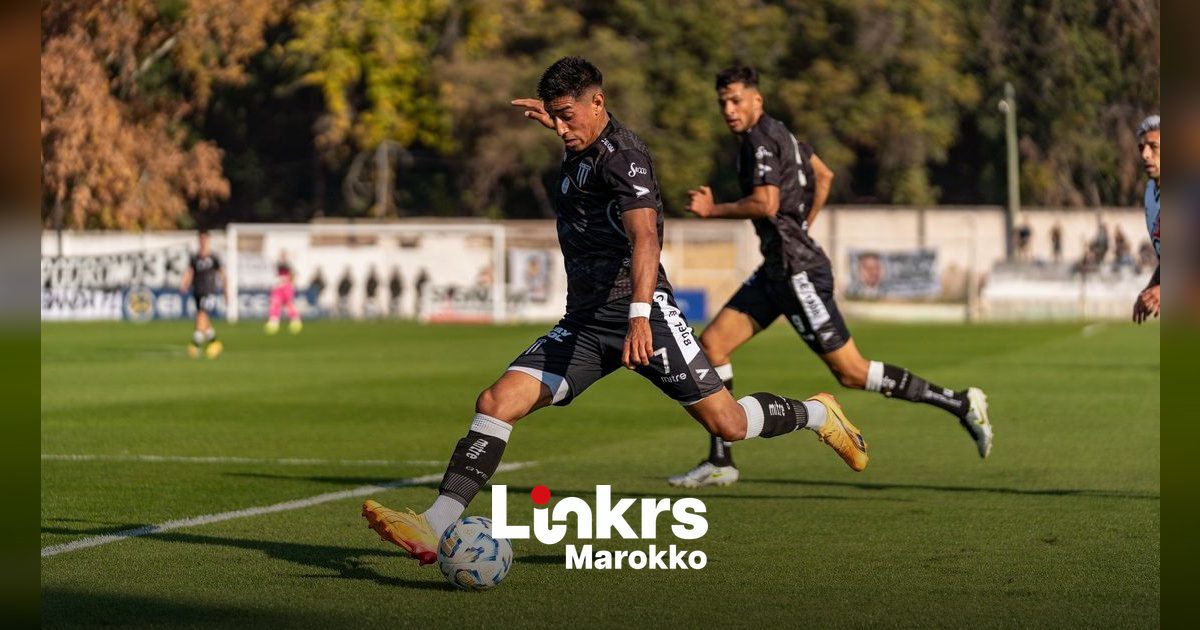 Voetballer Lamine Yamal in het shirt van het Spaanse elftal tijdens een wedstrijd