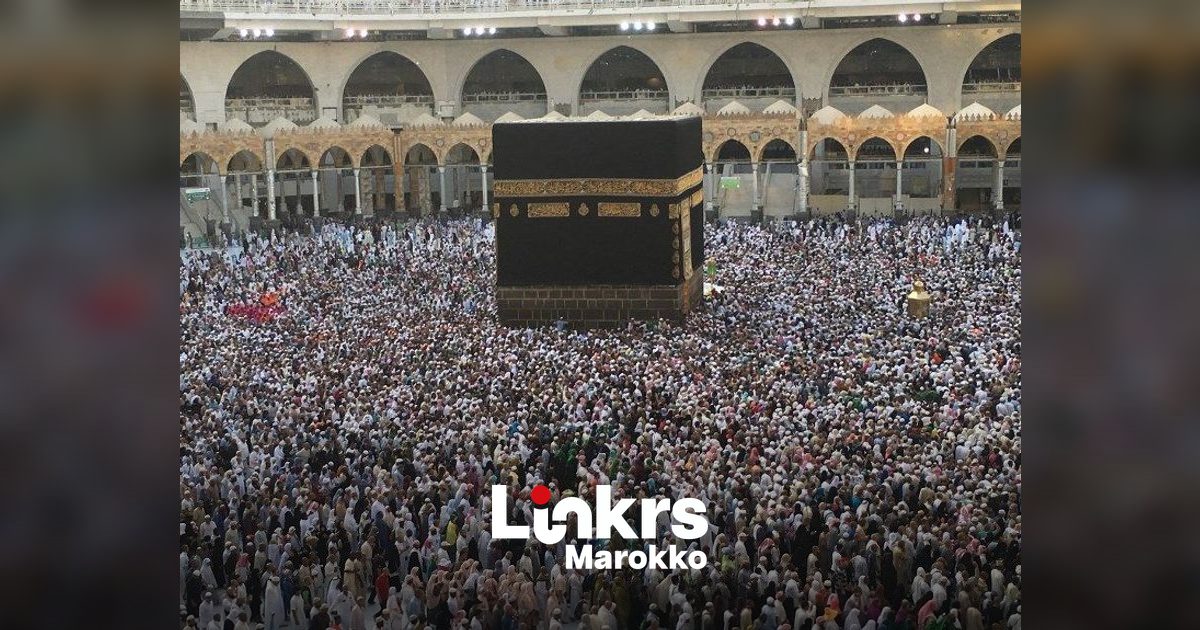 Marokkaanse pelgrims tijdens de voorbereiding op de Hajj