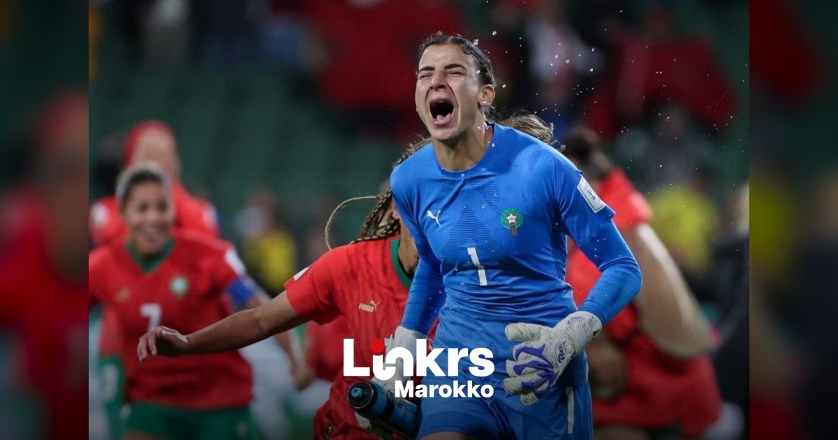 Doelvrouw van het Marokkaanse vrouwenvoetbalelftal in actie