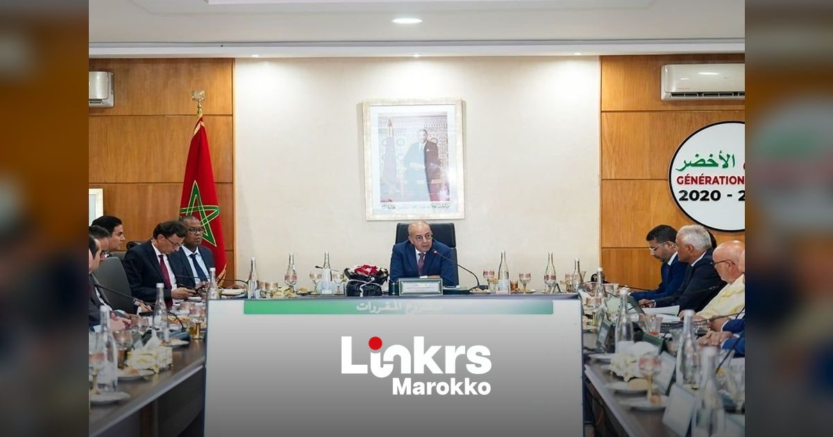 Landbouwvelden in de Gharb-regio in Marokko met irrigatiesystemen