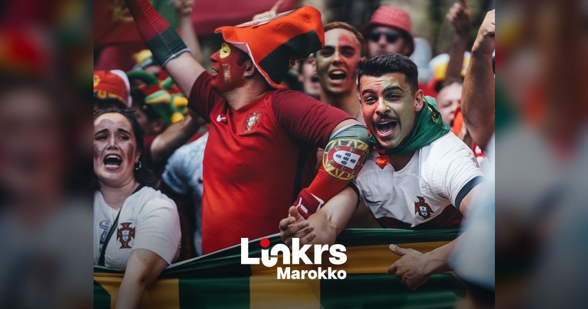 Marokkaanse voetbalsupporters juichen tijdens een WK-wedstrijd