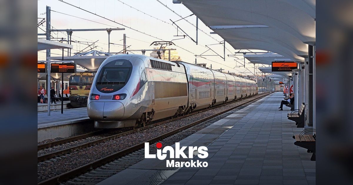 Marokkaanse hogesnelheidstrein Al Boraq langs een perron
