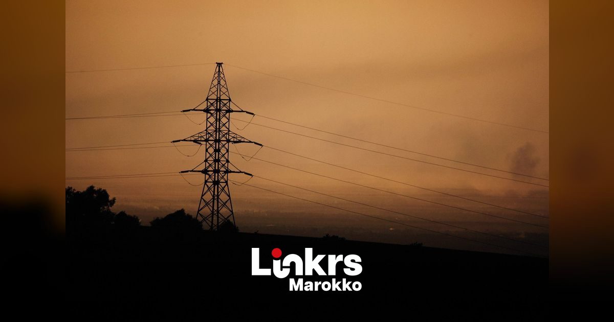 Hoogspanningsmasten en elektriciteitsnetwerk in Marokko