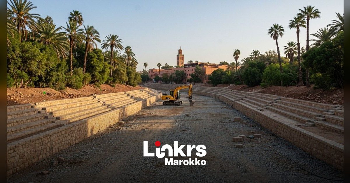 Zicht op de stad Marrakech met een rivierbedding