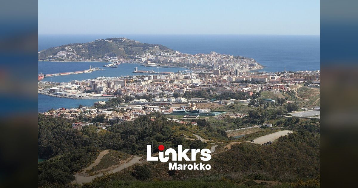 Kustlijn nabij de Spaanse enclave Ceuta aan de Marokkaanse noordkust