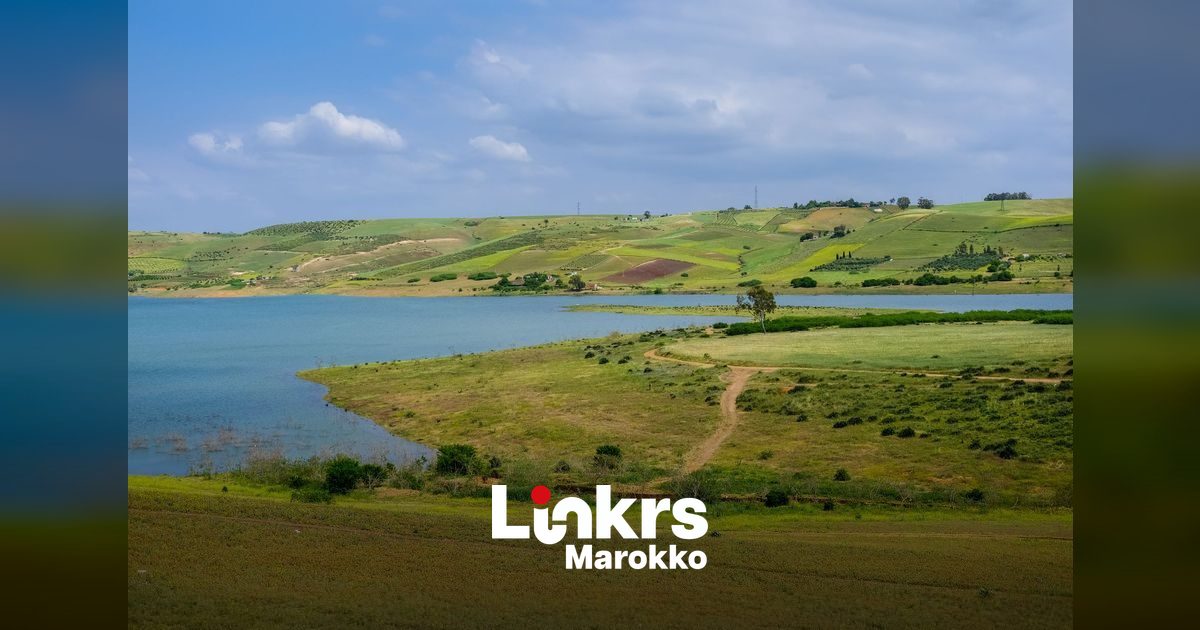 Stromend water uit een natuurlijke bron in Marokko