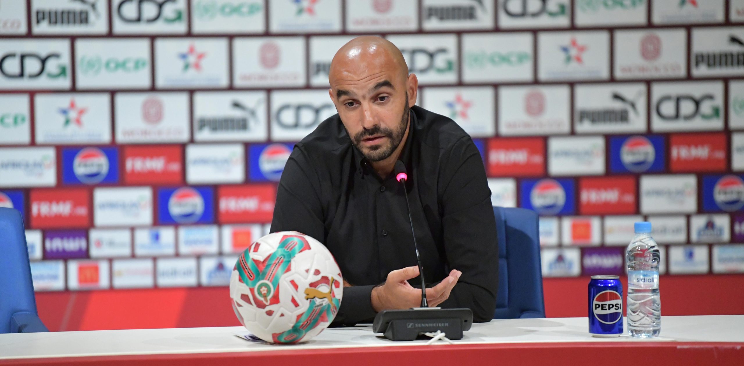 Financieel geschil vertraagt vertrek van Walid Regragui bij Atlas Leeuwen