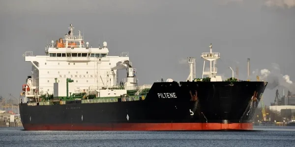 België houdt olietanker uit Marokko tegen in haven van Zeebrugge