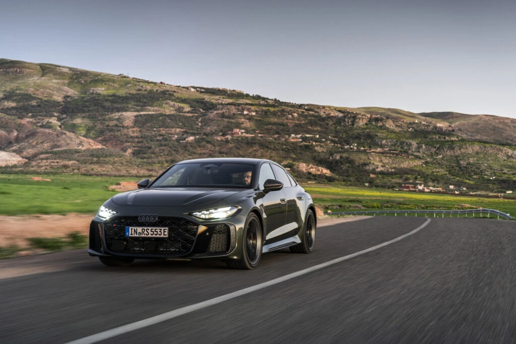 Audi presenteert nieuwe hybride RS 5 tijdens testevent in Marokko
