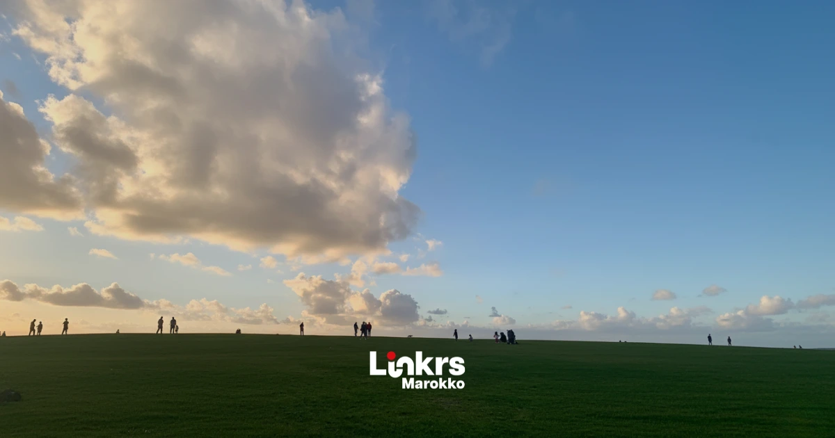 Verbod op zitten op gras van Rabat Corniche zorgt voor discussie