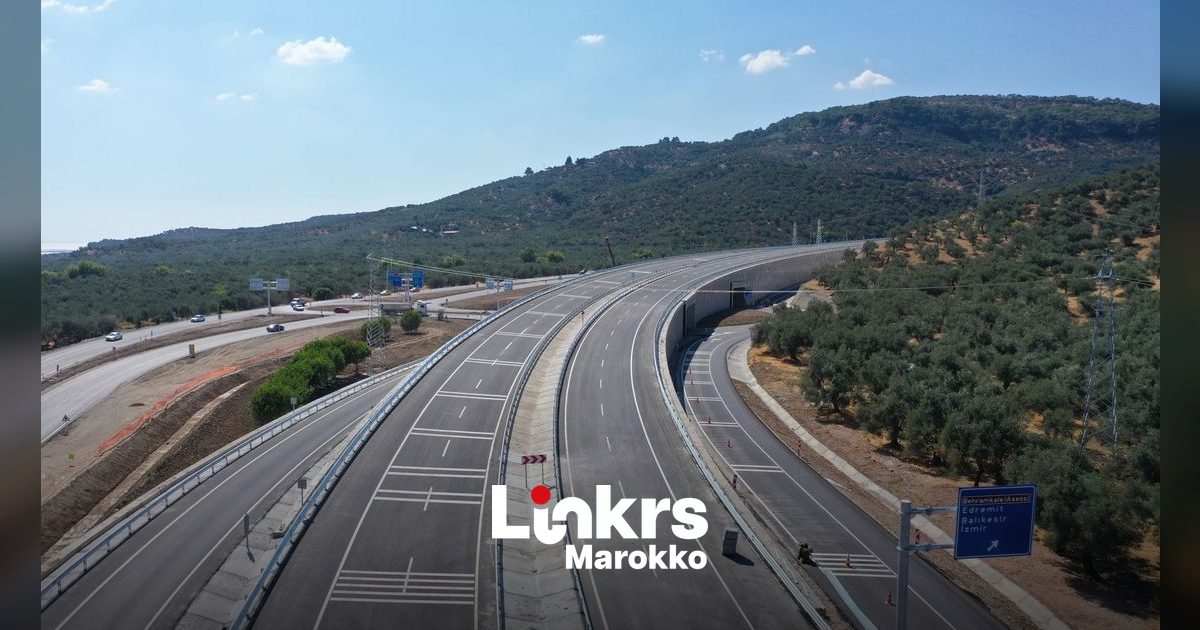 Snelwegafrit richting Harhoura nabij Rabat in Marokko
