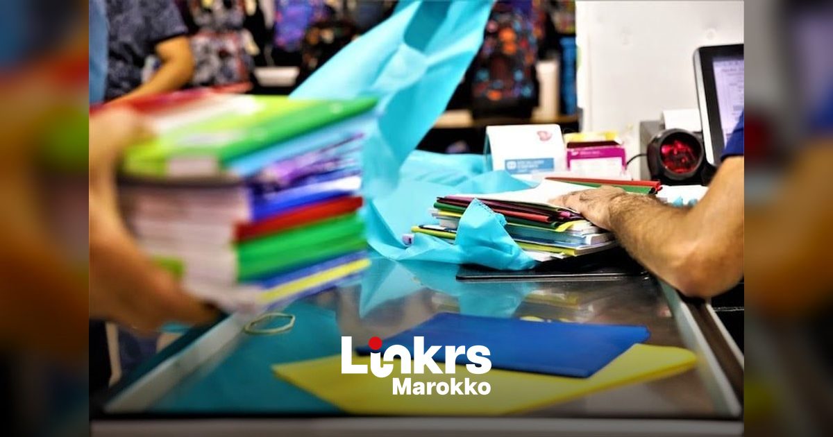 Schoolspullen overspoelen de markten van Casablanca terwijl de zomervakantie nog loopt