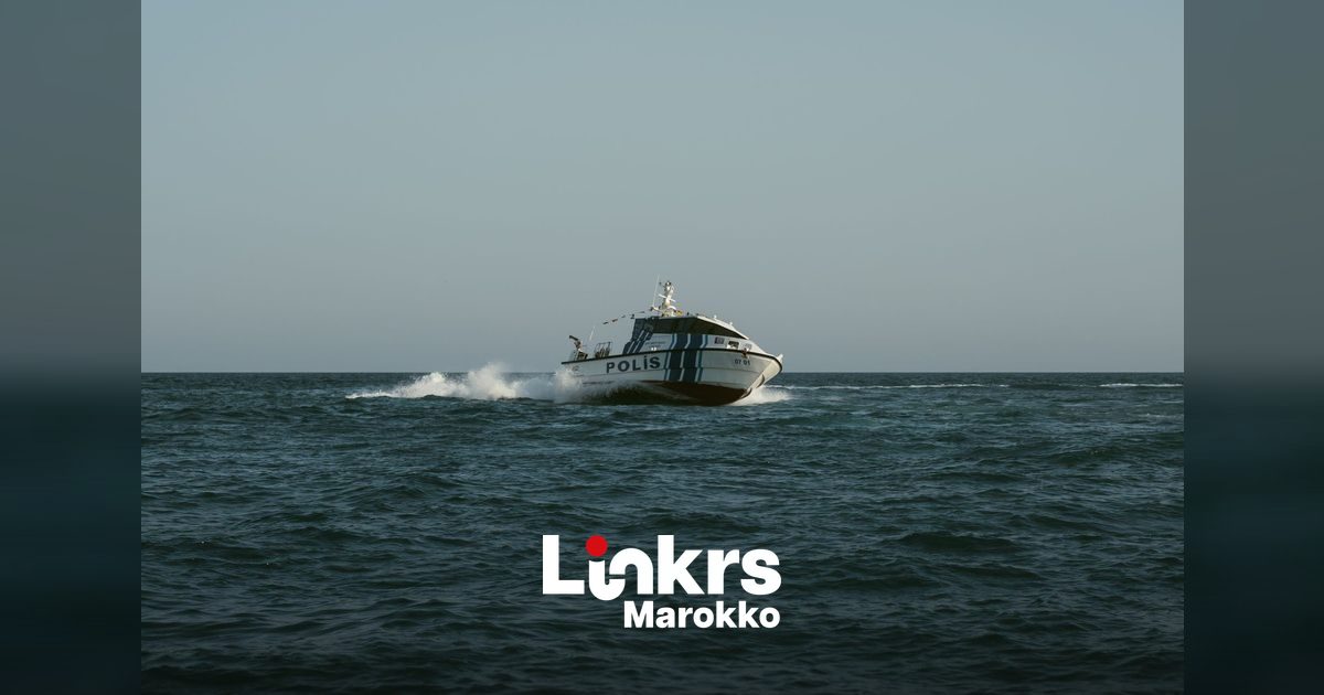 Patrouilleboot van de Spaanse Guardia Civil op zee tijdens een actie tegen drugssmokkel