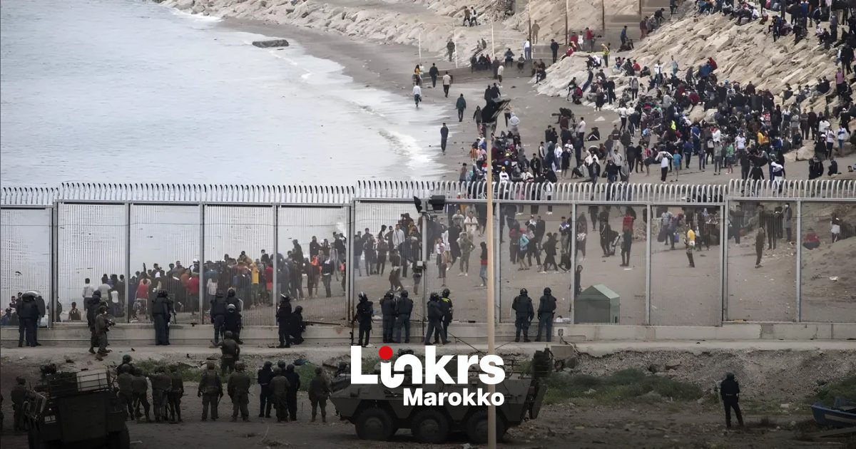 Kustlijn en grens van de Spaanse exclave Ceuta bij Marokko
