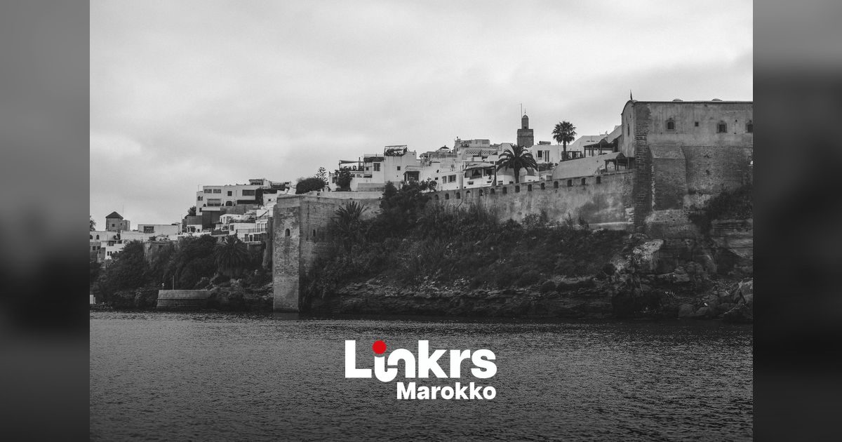 Kustlijn bij de Spaanse enclave Ceuta aan de Marokkaanse noordkust