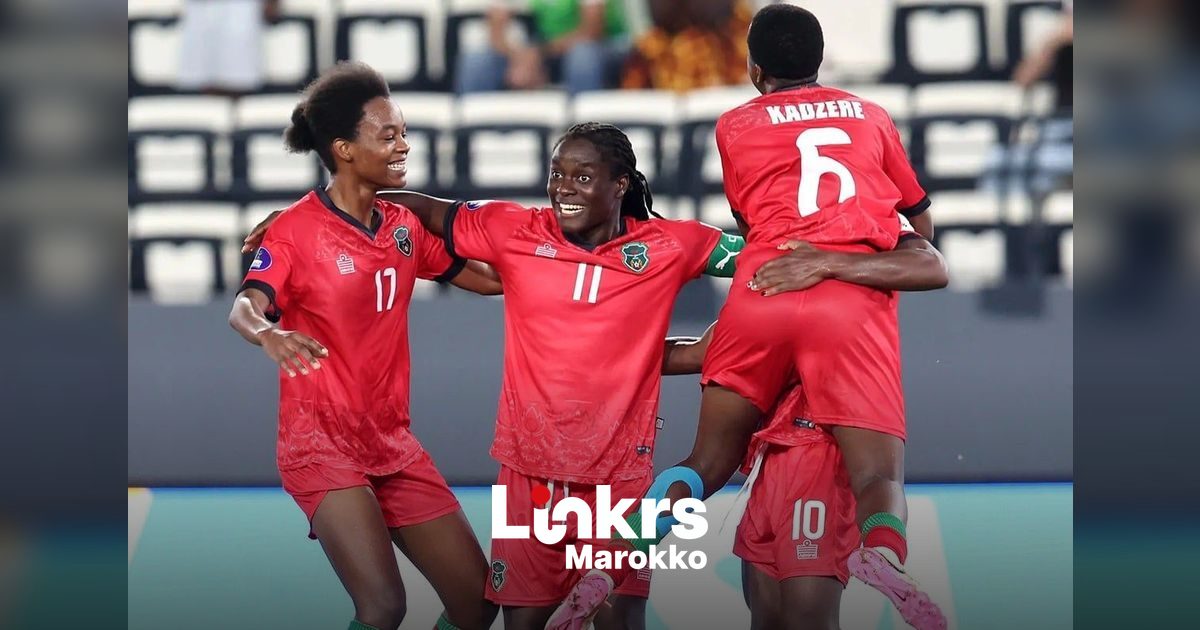 Vrouwenvoetbalsters in actie tijdens een wedstrijd van de Afrika Cup in Marokko