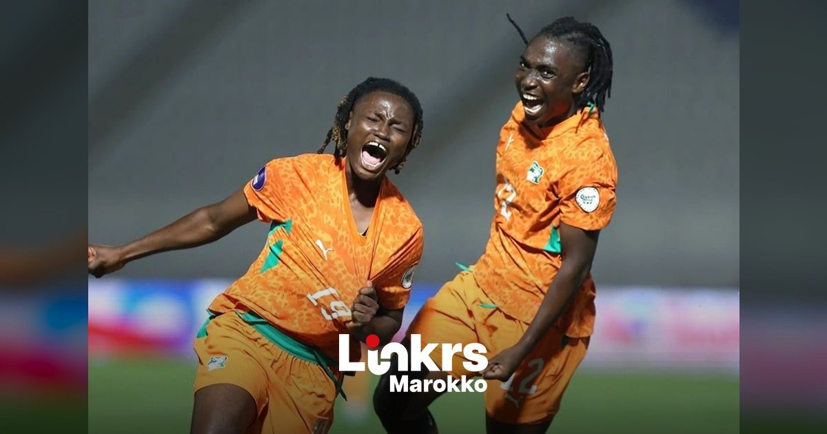 Vrouwenvoetbalwedstrijd in een stadion tijdens de Afrika Cup in Marokko