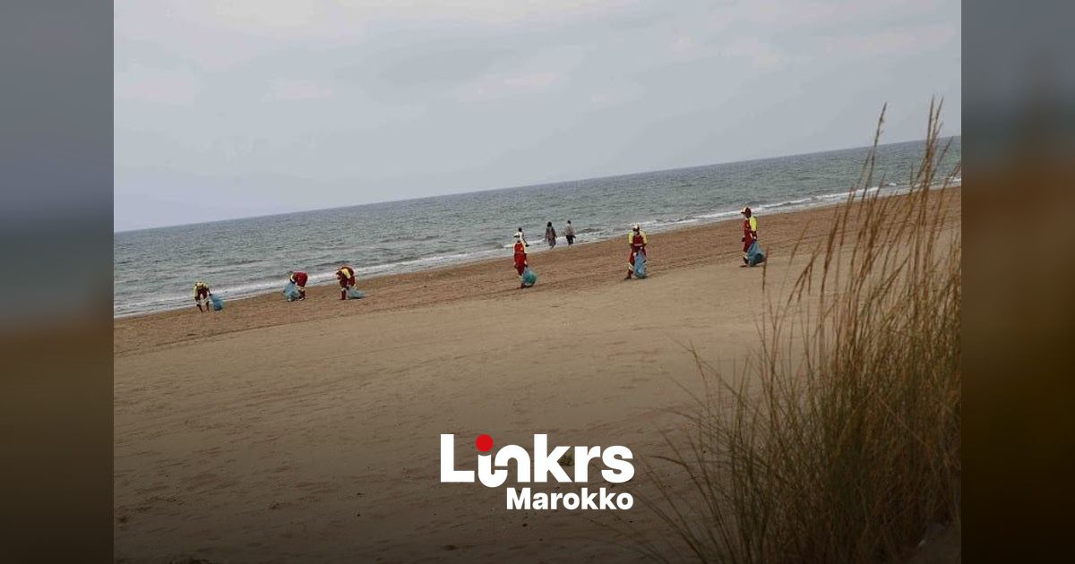 Strand aan de Middellandse Zeekust van Saïdia in het noordoosten van Marokko