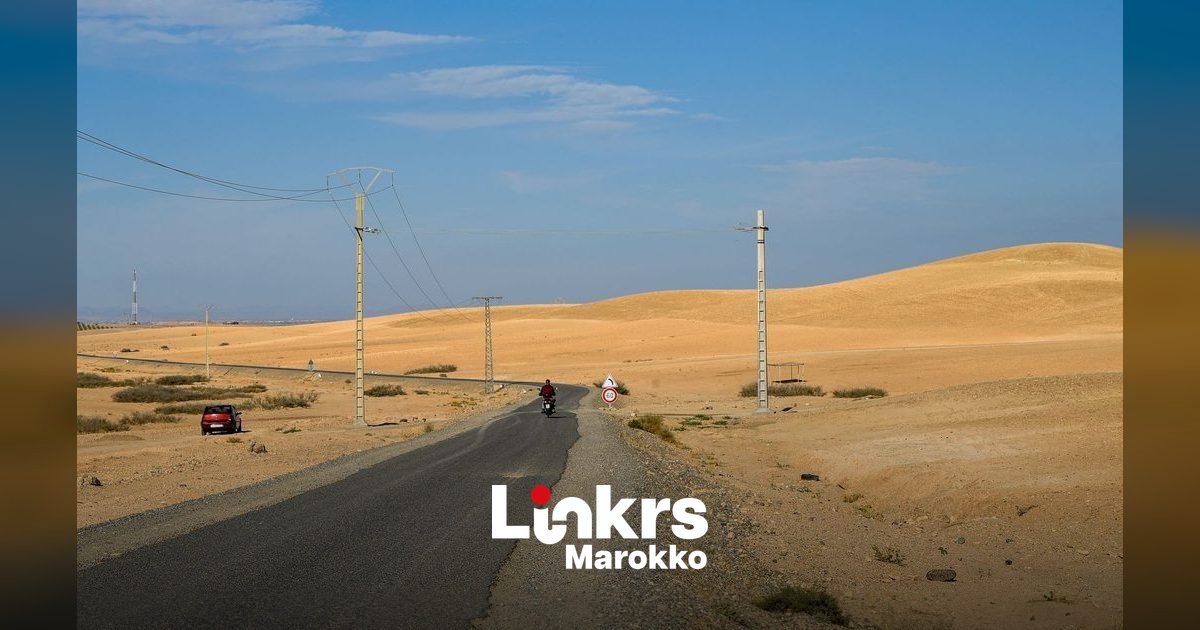 Zonnig en warm weer boven een Marokkaans landschap