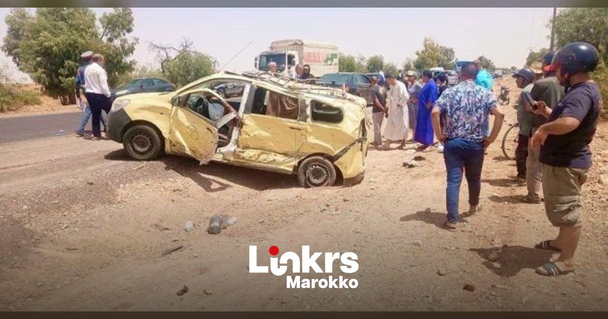 Verkeersongeval op een weg in Marokko met hulpdiensten